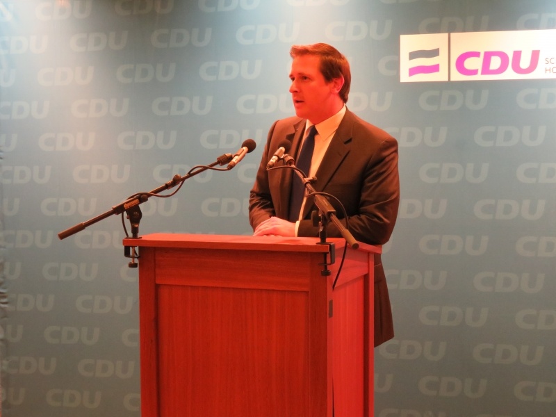 Christian Schmidt, Ortsvorsitzender in Bredstedt, stv. Bürgermeister und Kreistagsabgeordneter, hält ein Grußwort.