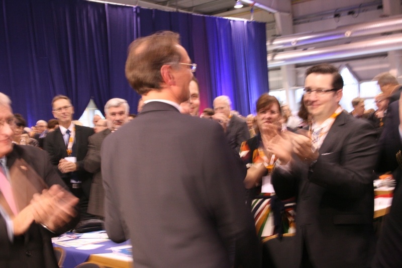 Ingbert Liebing nimmt Glückwünsche zu seiner Wahl entgegen 