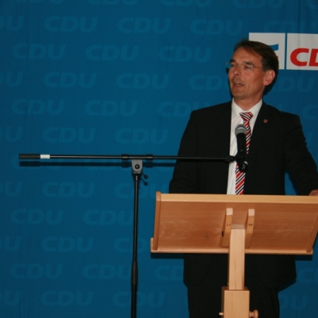 Unser Landesvorsitzender, Ingbert Liebing, hält ein Grußwort.