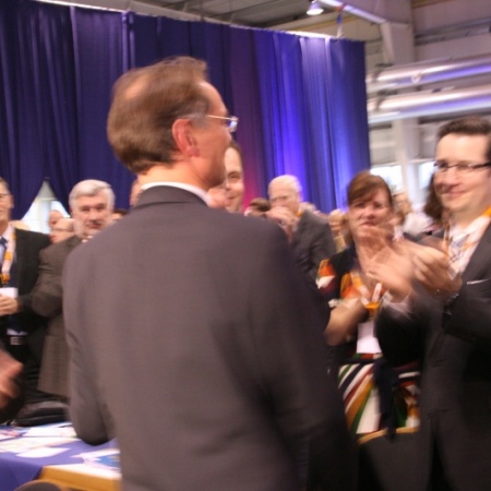 Ingbert Liebing nimmt Glückwünsche zu seiner Wahl entgegen 